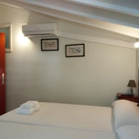 Bordillas Guest house *